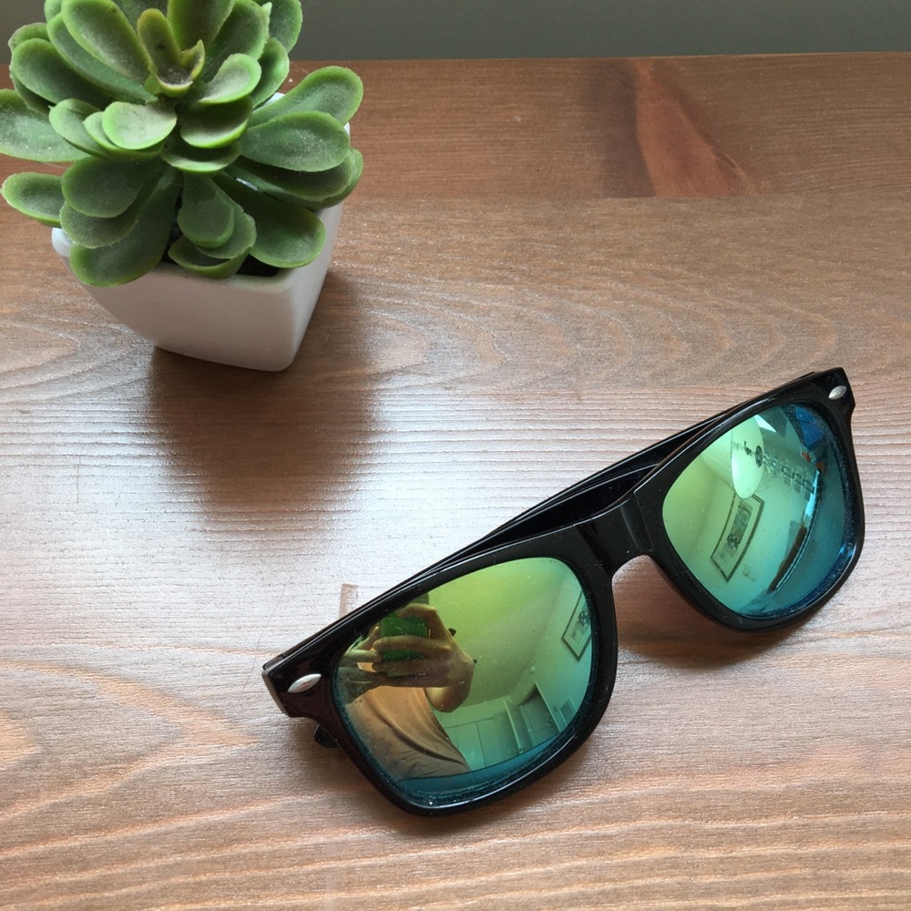 SOLD ❌❌ Reflective sunglassea
